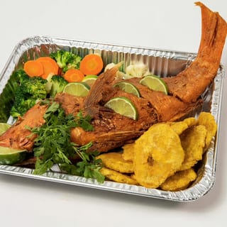 Pescado frito / fried red snapper